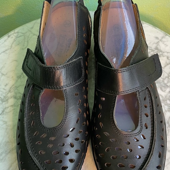 Spring Step Black Mary Janes - Picture 2 of 6